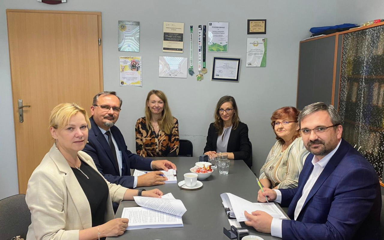 Podpisanie umowy z wykonawcą inwestycji w ul. Kolejowej i Irysów w Psarach